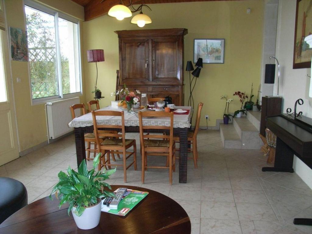 Chambres D'Hotes L'En Haut Des Vignes Mérignac Exteriér fotografie